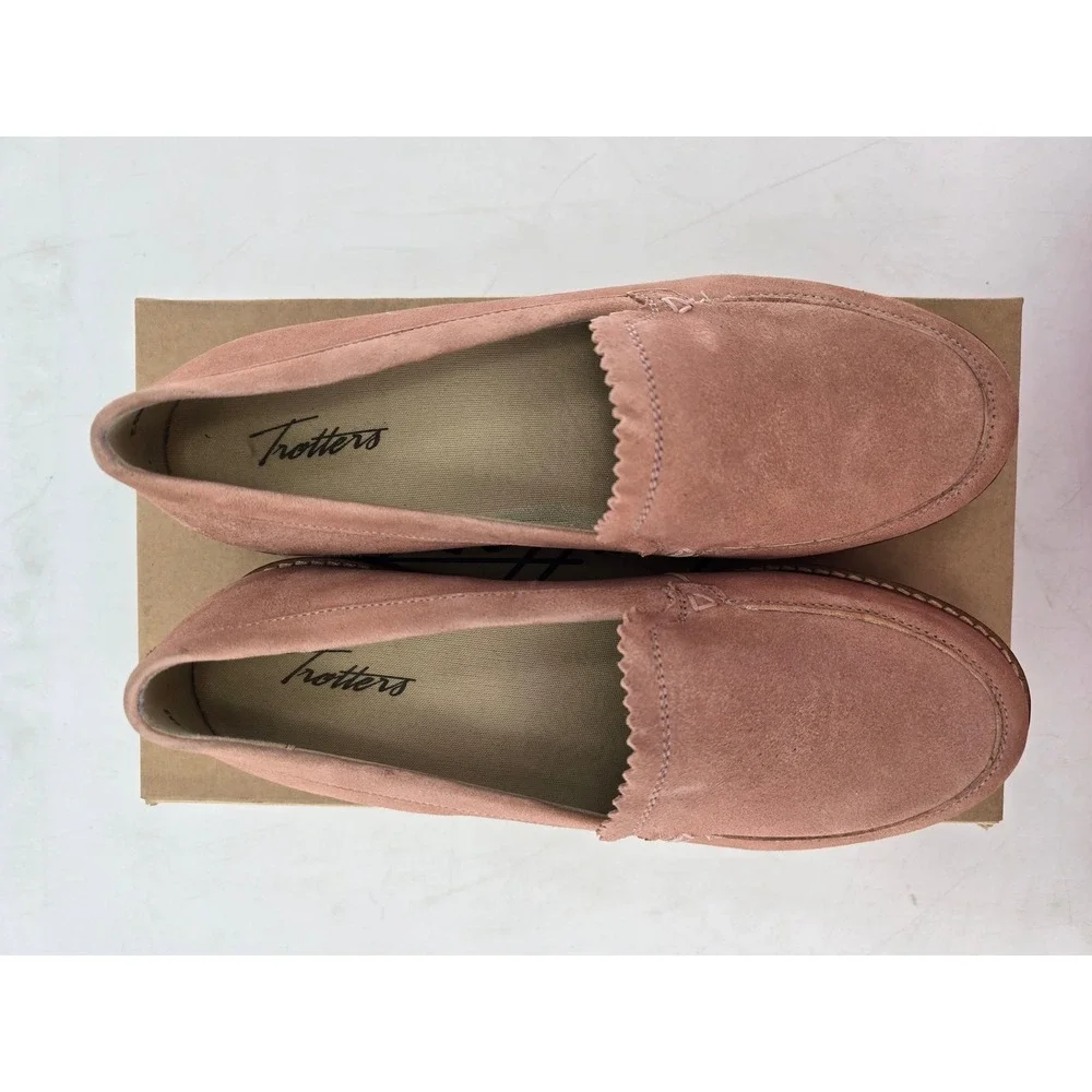 Trotters Fayth Loafers Womens 7.5 WW Pale Pink Suede Lug Sole - NEW
